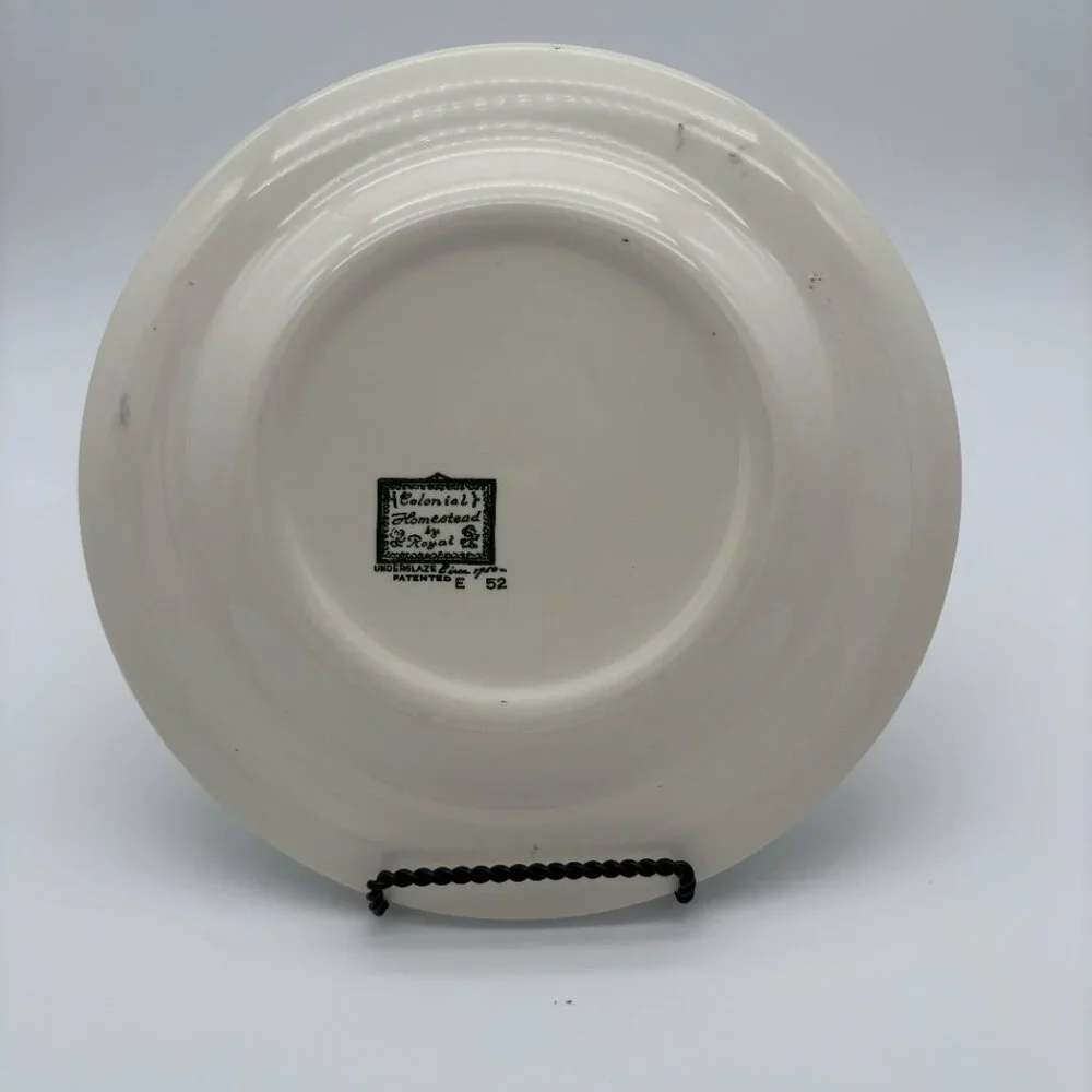 Pre-Owned Vintage Green and White Colonial Homestead By Royal Dinner Plate.